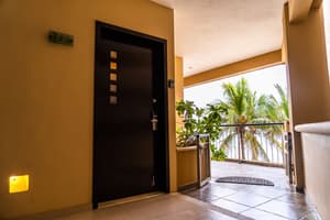 thumbnail: Interior entrance