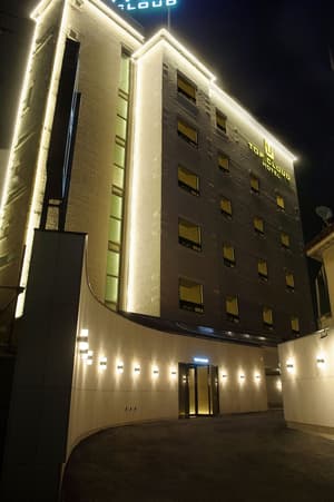 thumbnail: Front of property - evening/night