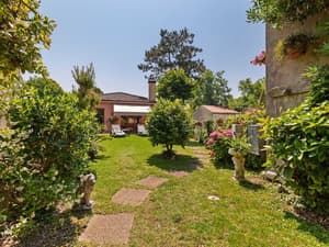 thumbnail: Exterior