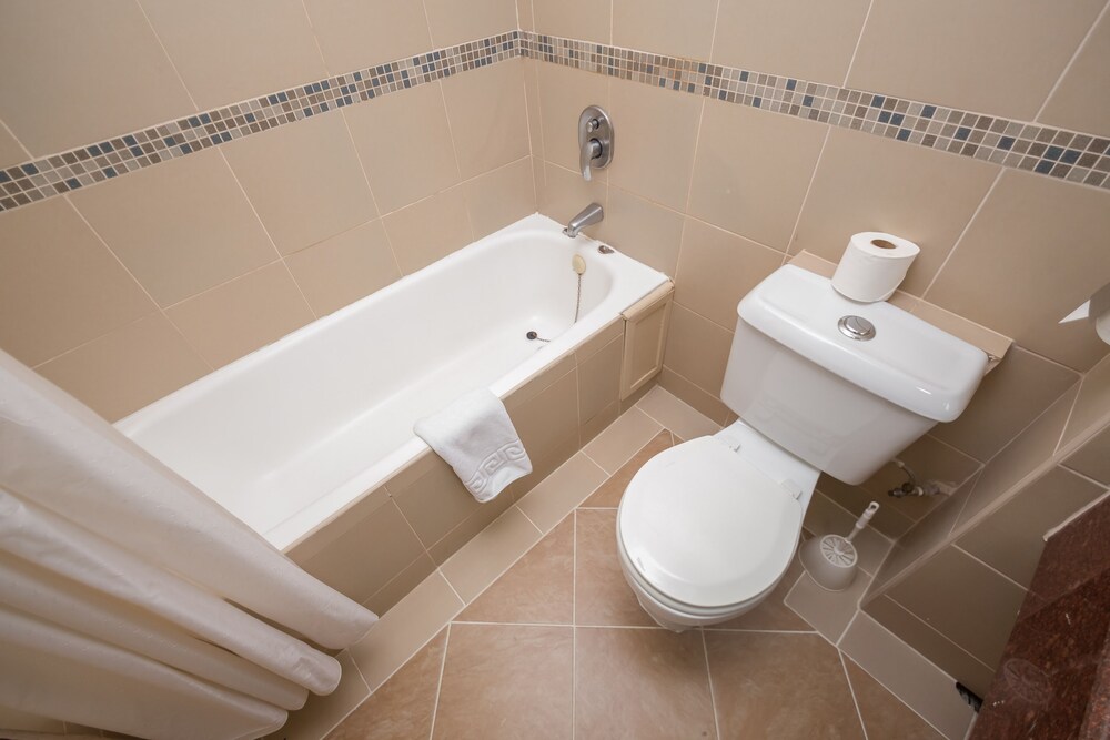 Deep soaking bathtub