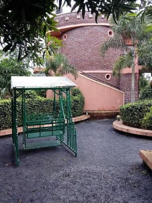 thumbnail: Exterior detail