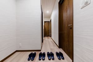thumbnail: Interior entrance