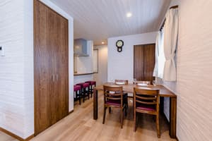 thumbnail: In-room dining