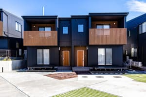 thumbnail: Front of property