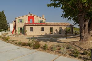 thumbnail: Exterior
