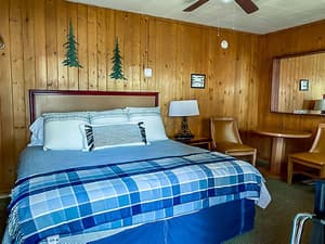 thumbnail: In-room dining