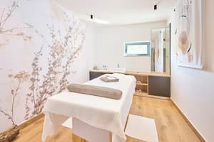thumbnail: Massage