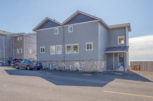 thumbnail: Exterior
