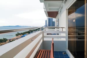 thumbnail: Exterior