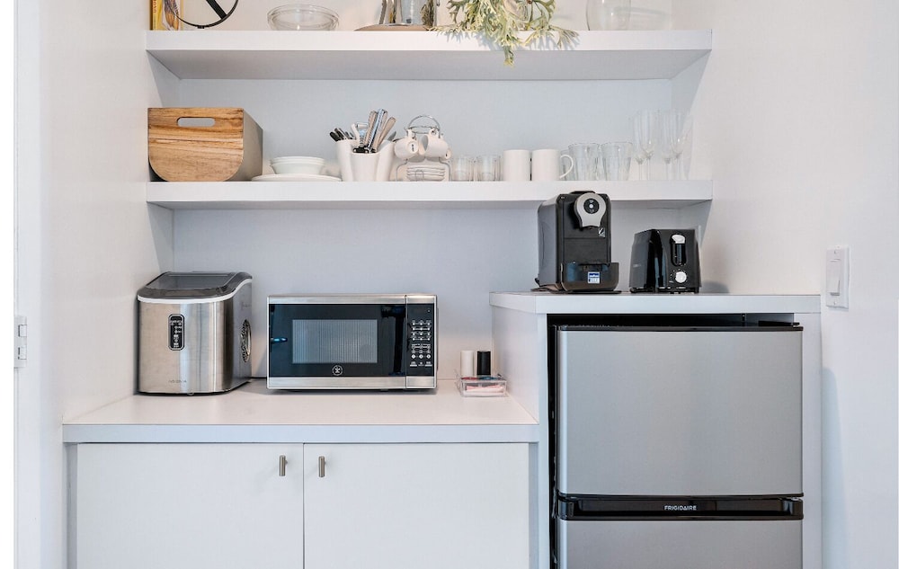 Mini-refrigerator