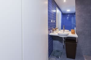 thumbnail: In-room business center
