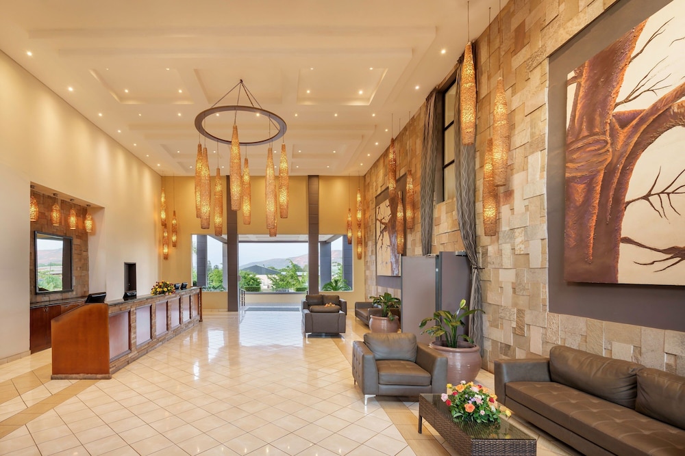Lobby lounge