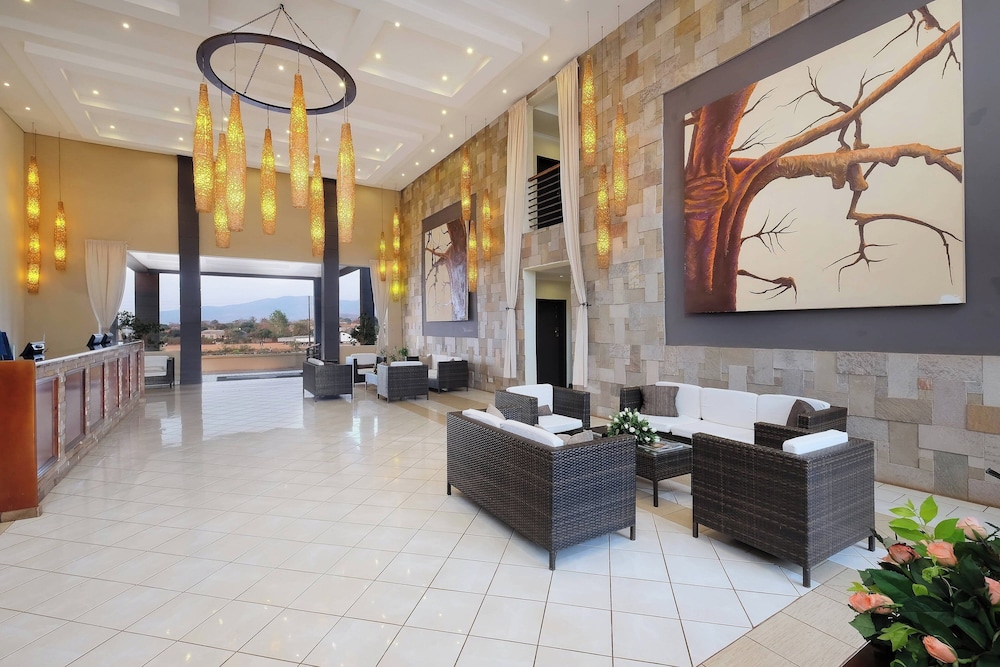 Lobby lounge
