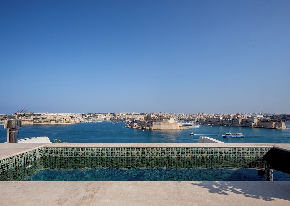 Private pool