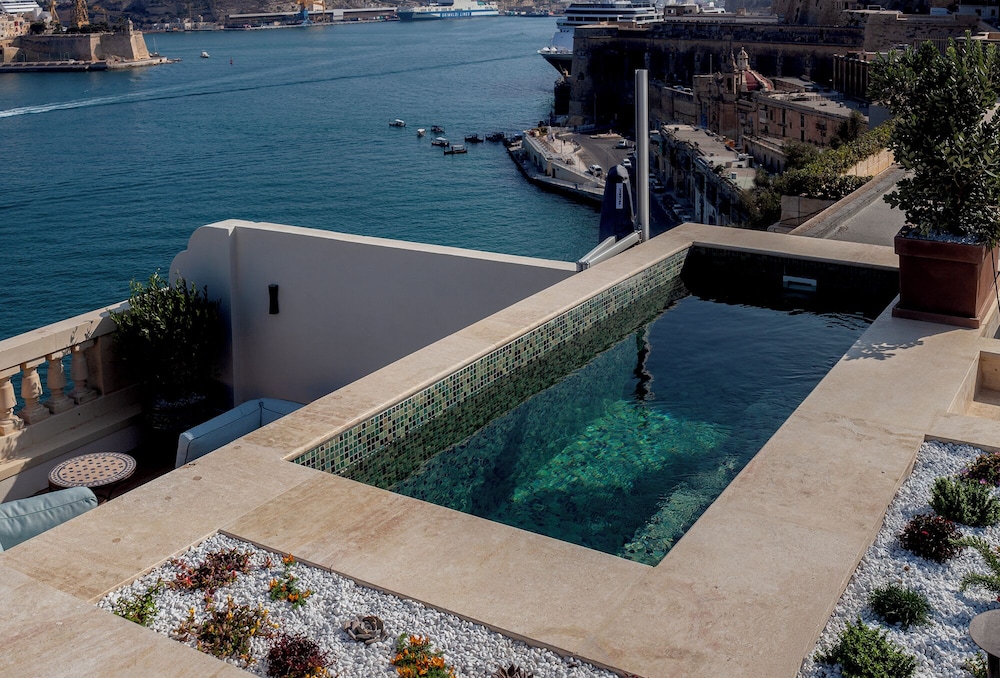 Private pool