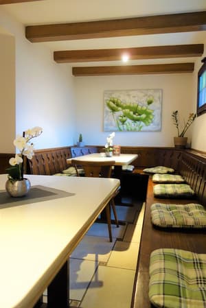 thumbnail: Bar (on property)