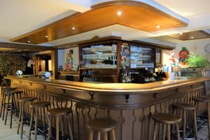 thumbnail: Bar (on property)