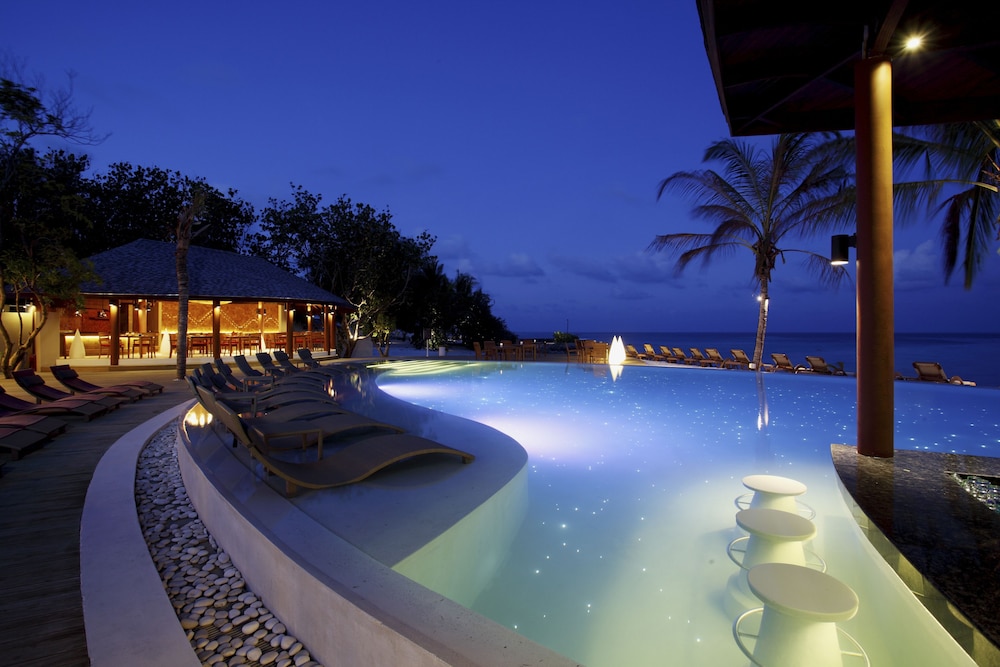 Poolside bar