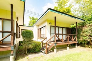 thumbnail: Exterior detail