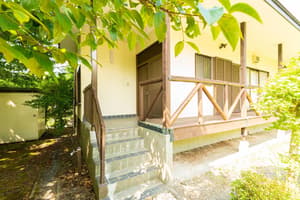 thumbnail: Front of property