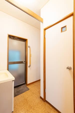 thumbnail: Bathroom amenities