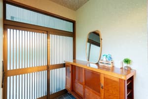 thumbnail: Interior entrance