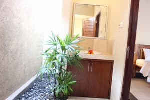 thumbnail: Bathroom sink