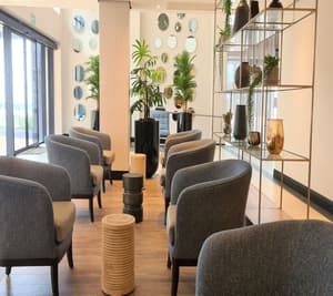 thumbnail: Lobby lounge