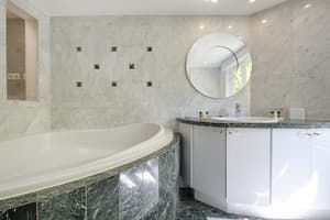 thumbnail: Jetted tub