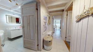 thumbnail: Interior