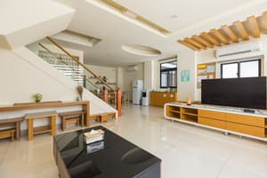 thumbnail: Lobby sitting area