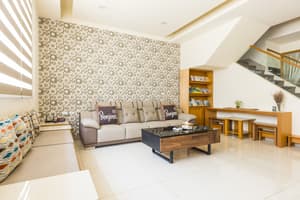 thumbnail: Lobby sitting area