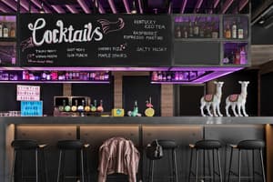 thumbnail: Bar (on property)