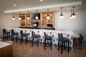thumbnail: Bar (on property)