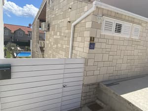 thumbnail: Property entrance
