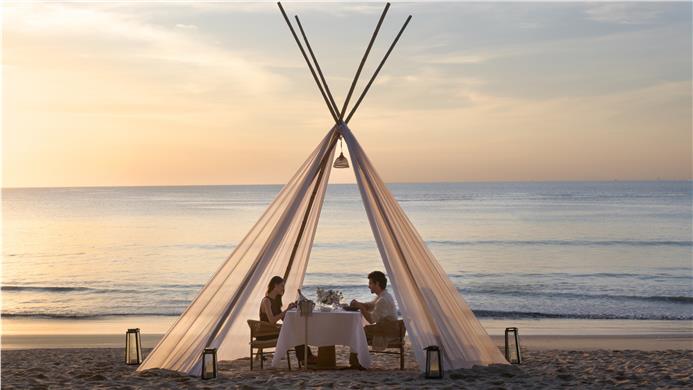 Architecture,Off-Site,Outdoor/Exterior,Local Area,People,Beach,Exterior Vie