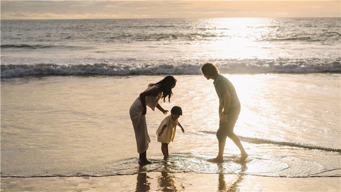 Off-Site,Outdoor/Exterior,Local Area,People,Beach