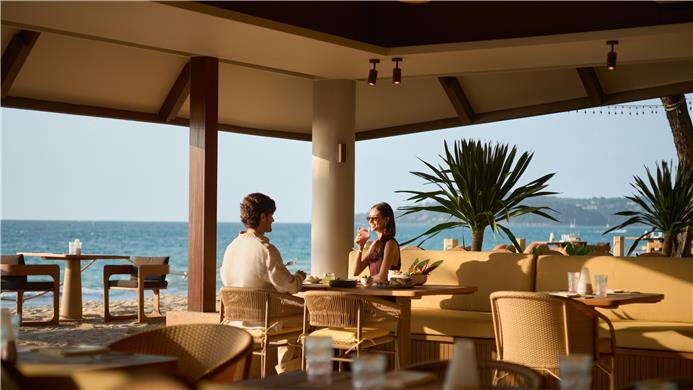 Dining,Dining Area,Restaurant,Indoor/Interior,On-Site,People