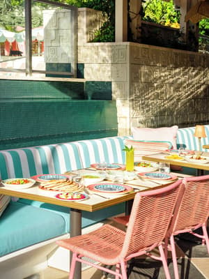 thumbnail: Outdoor dining
