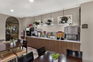 thumbnail: Breakfast area