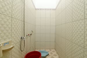 thumbnail: Bathroom shower