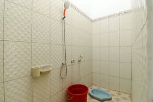 thumbnail: Bathroom shower