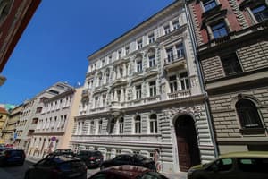 thumbnail: Front of property