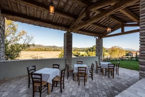 thumbnail: Outdoor dining