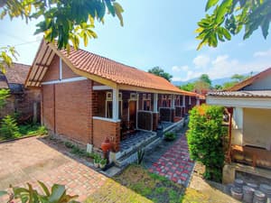 thumbnail: Front of property