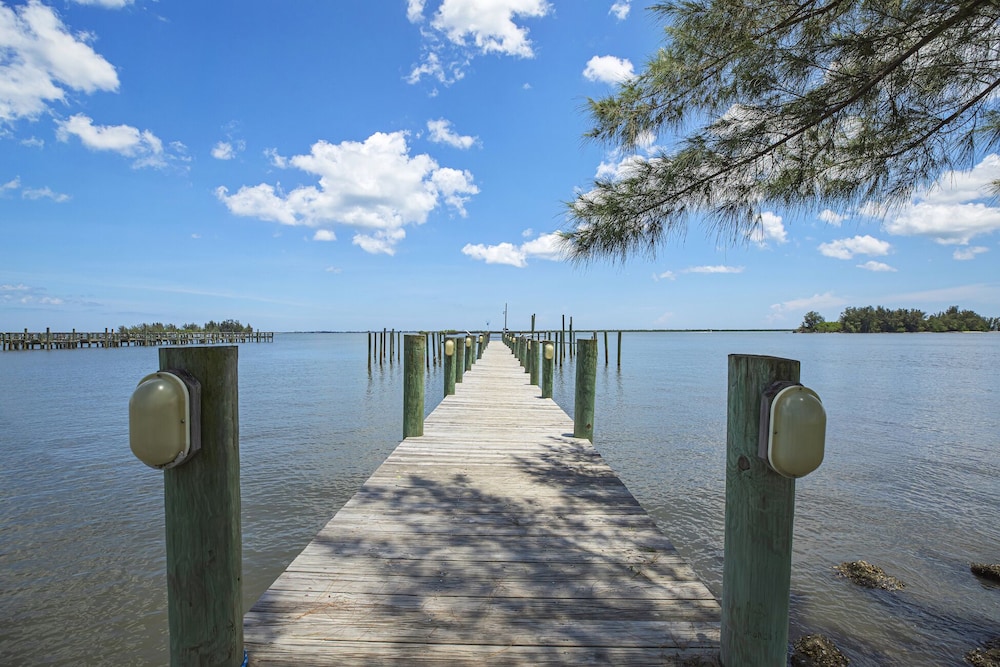Dock