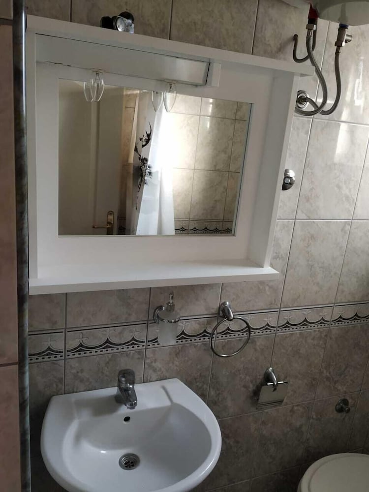 Bathroom sink