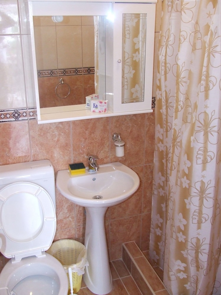 Bathroom amenities
