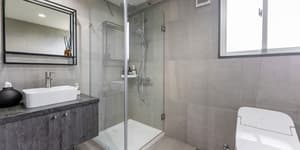 thumbnail: Bathroom shower