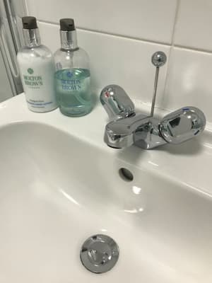 thumbnail: Bathroom amenities